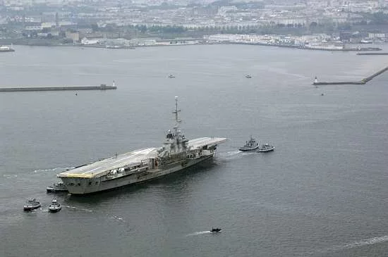 Retour de la coque Q790 Ã  Brest le 17 mai 2006