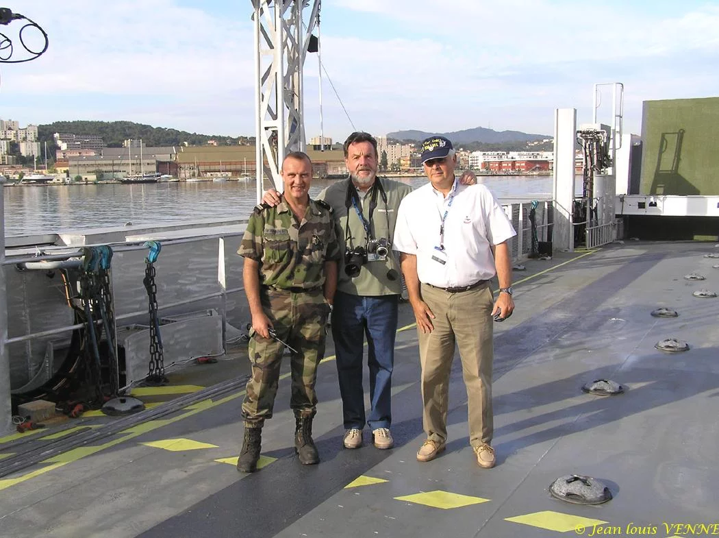 Jean-Louis Venne, entre le major Raimon, responsable des amphibies, et Richard Frelin, de la CNIM