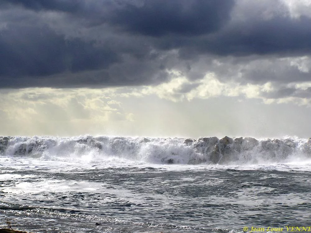 Mer agitée sur la plage de St-Elme