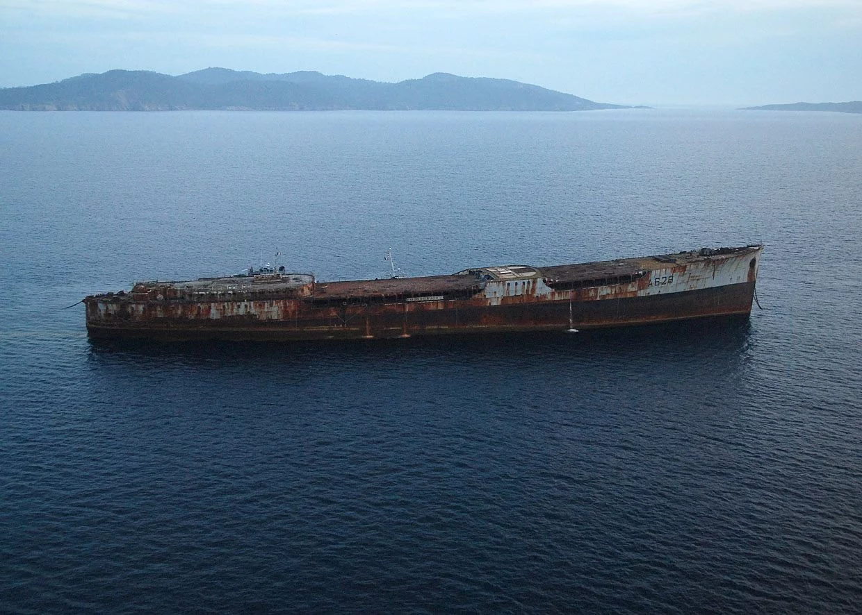 Arrivée à Toulon de la coque de l’ex-pétrolier Saône