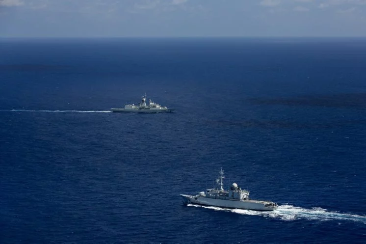 Exercice entre le Vendémiaire et la frégate australienne Anzac