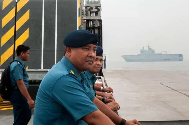 Embarquement d’une délégation militaire indonésienne à bord de l’EDA-R
