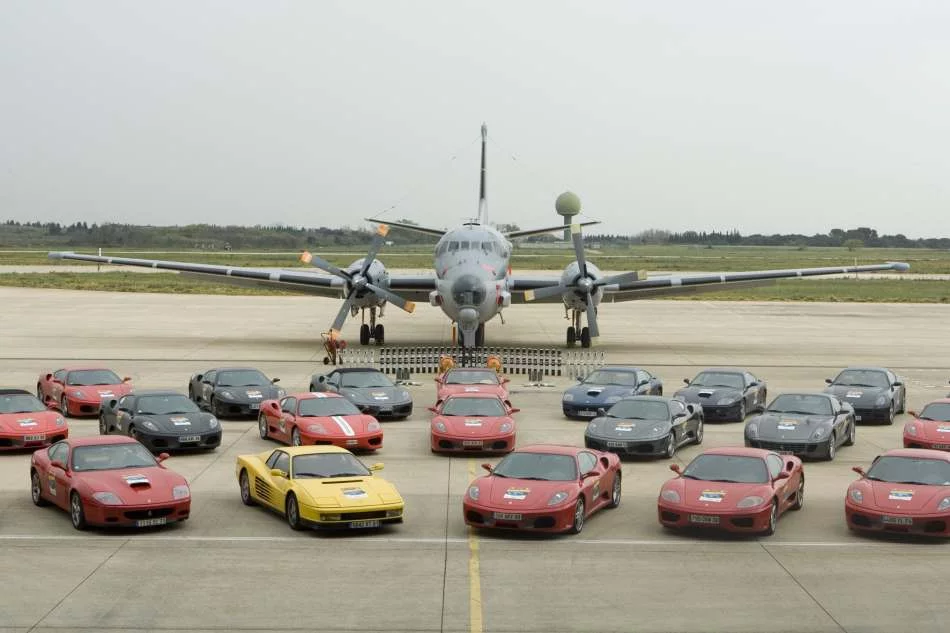 Des Ferrari sur la BAN NÃ®mes-Garons