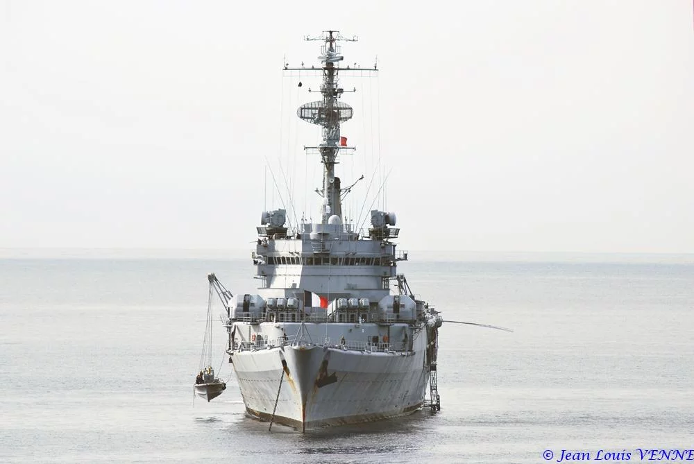 La Jeanne d’Arc au mouillage devant Toulon