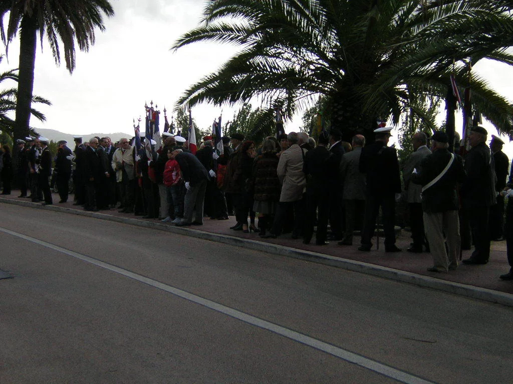 Une centaine de personnes assistaient à la cérémonie