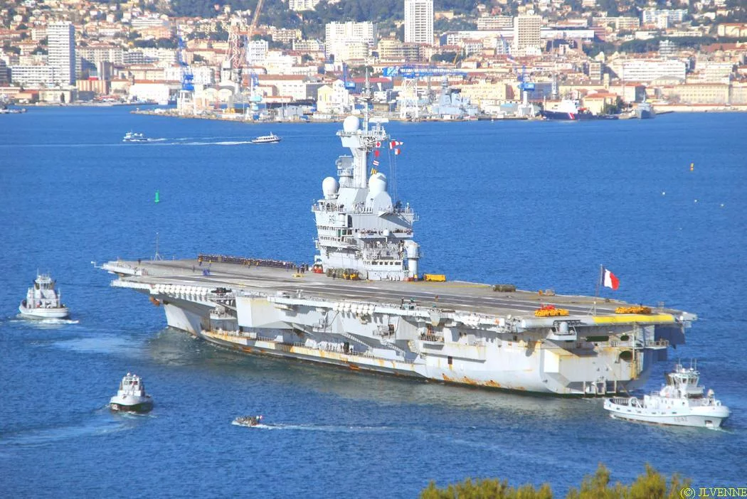 Le porte-avions Charles de Gaulle rentre de la mission Agapanthe