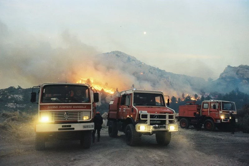 Des camions feu de forêt en intervention