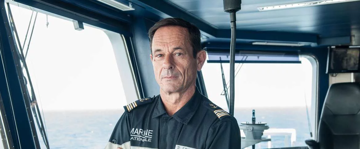 Patrice Franceschi, écrivain de Marine, à la passerelle du Dixmude