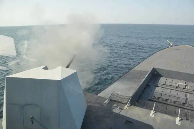 Tir au but pour le canon de 76 mm  du Chevalier Paul