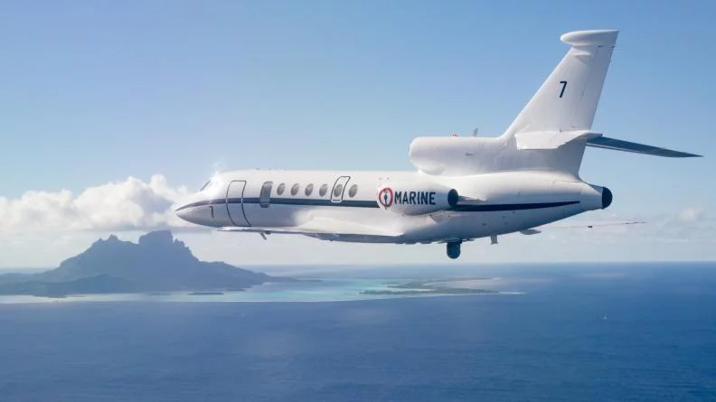 Un avion de surveillance maritime Falcon 50 Triton