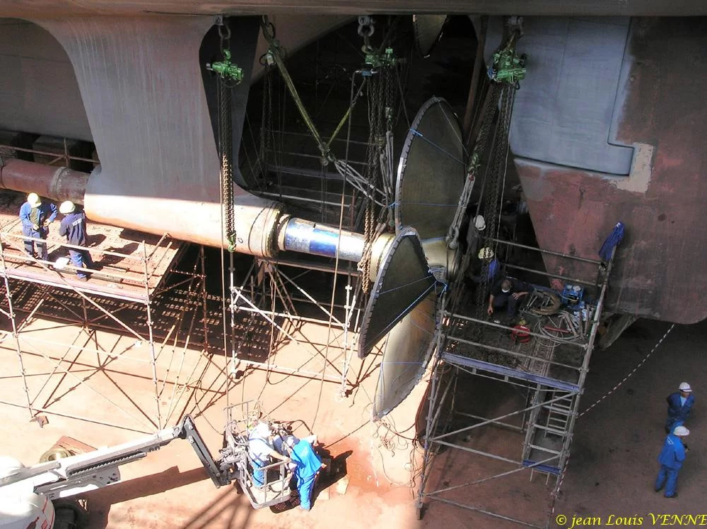 La seconde hélice du porte-avions