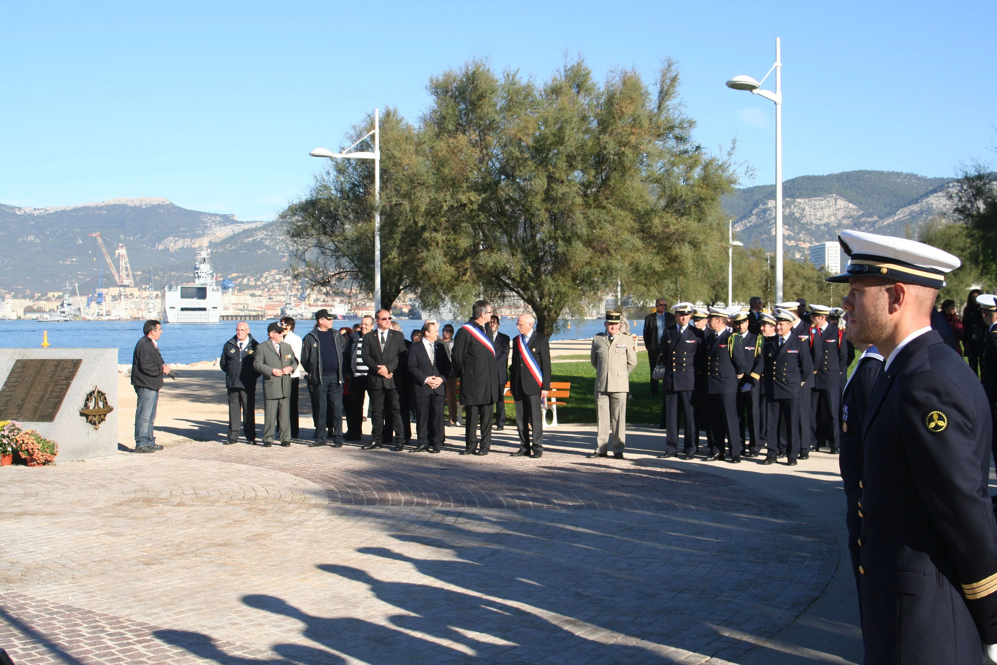 Les invités assistant à la cérémonie