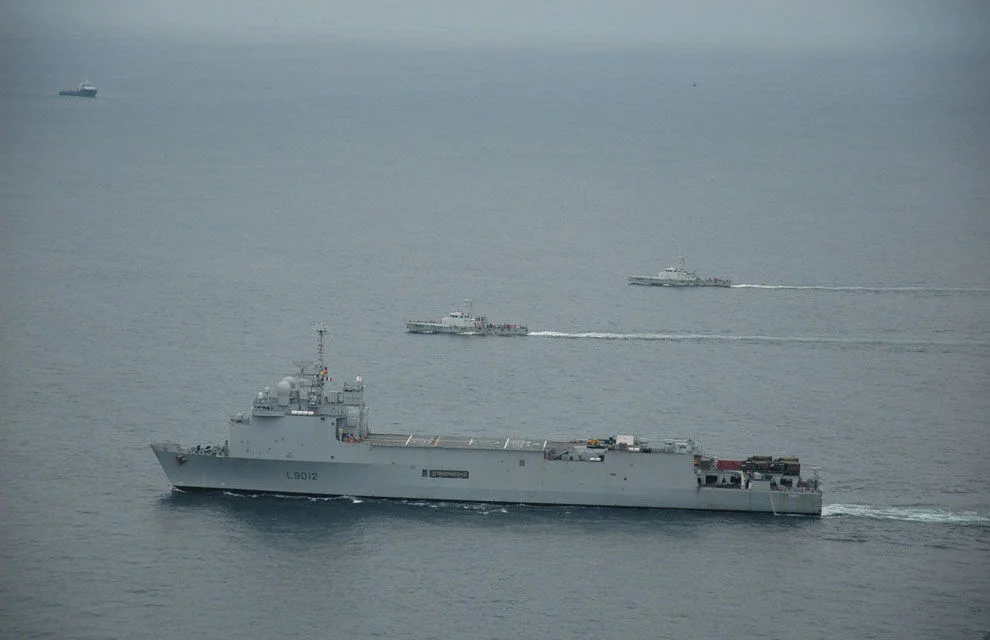 Le Siroco et deux patrouilleurs congolais