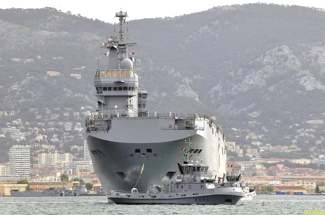 Arrivée du BPC Dixmude à Toulon