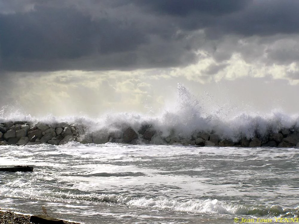 Mer agitée sur la plage de St-Elme