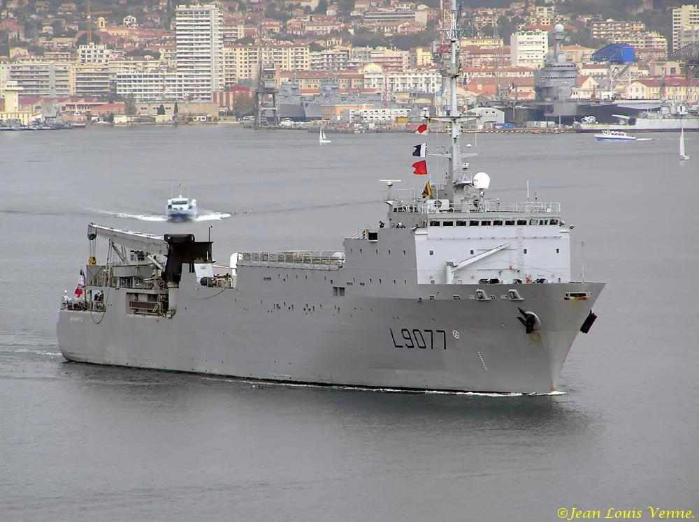Le Bougainville appareille de Toulon