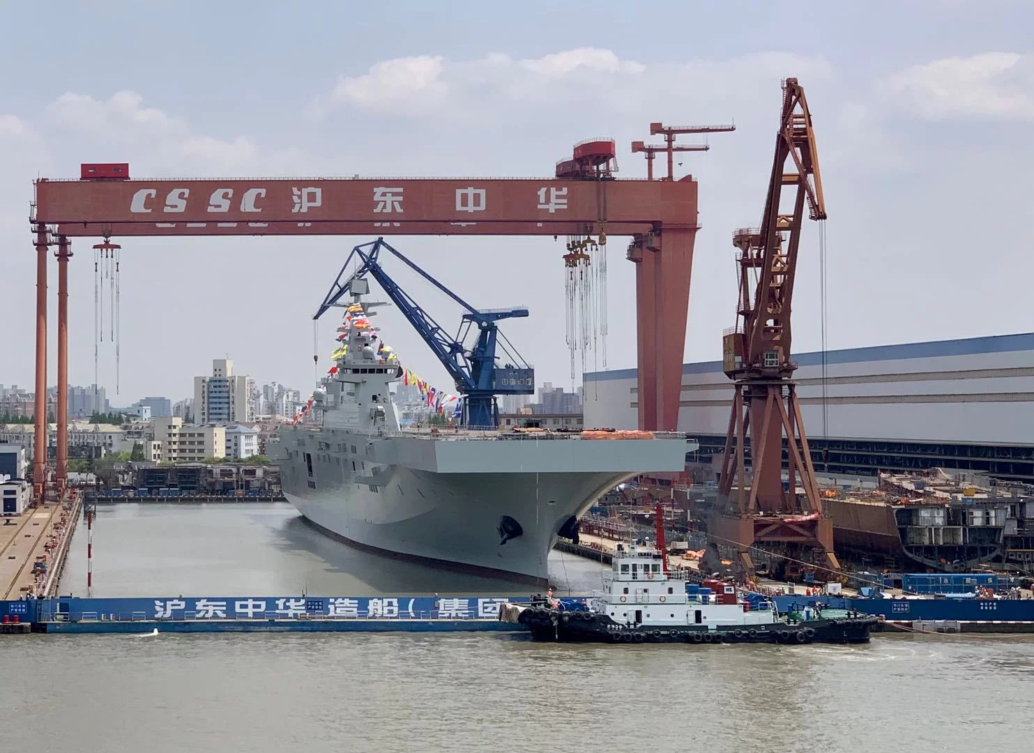 Le 2è porte-hélicoptères Type 075 de la marine chinoise