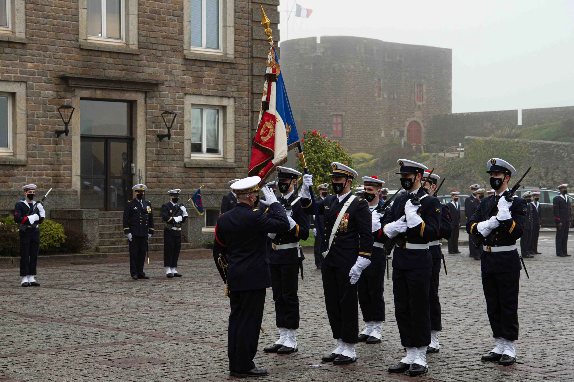 Présentation du fanion du bataillon de fusiliers marins « Amyot d’Inville »