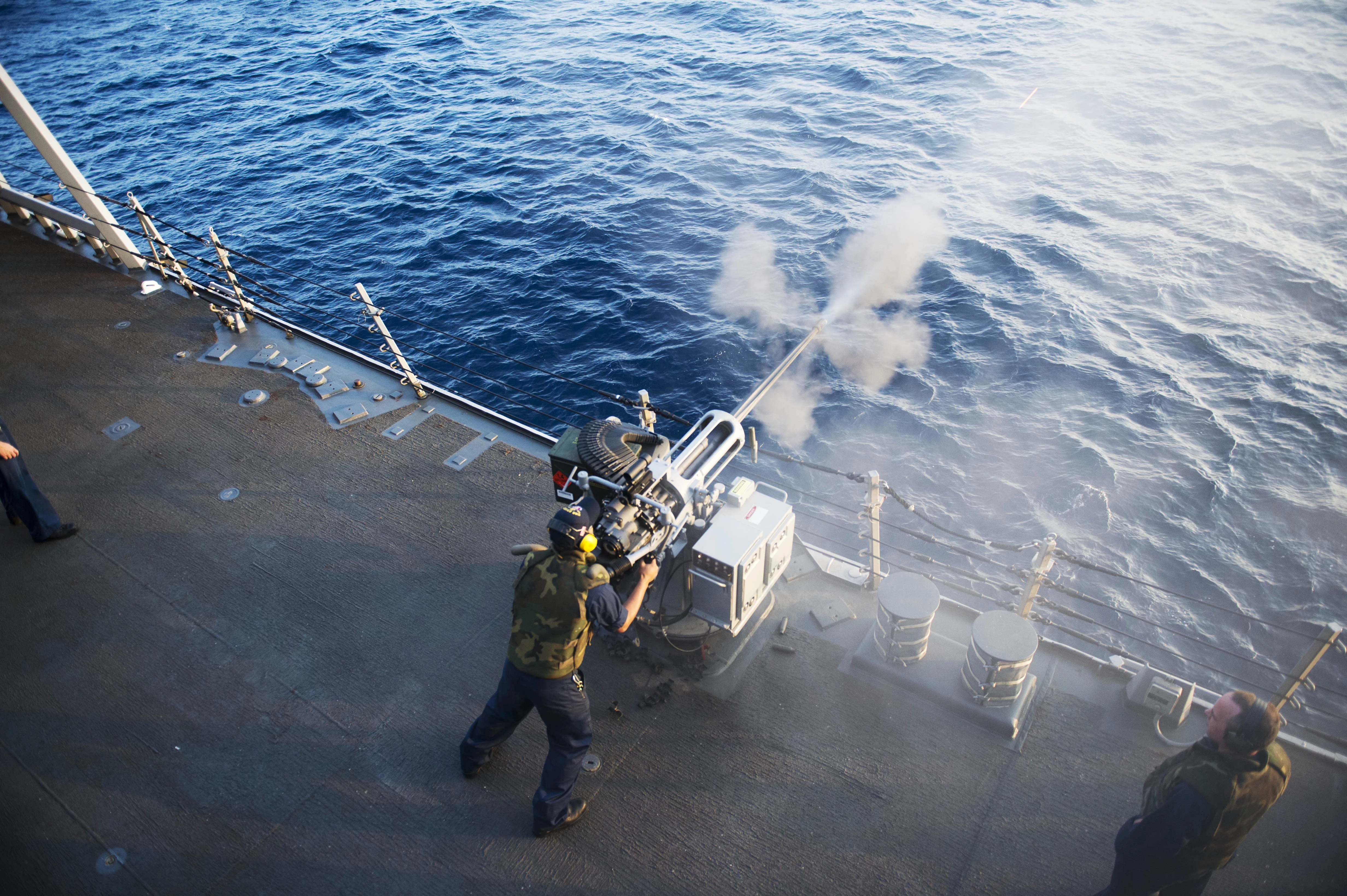 Exercice de tir avec le Surcouf