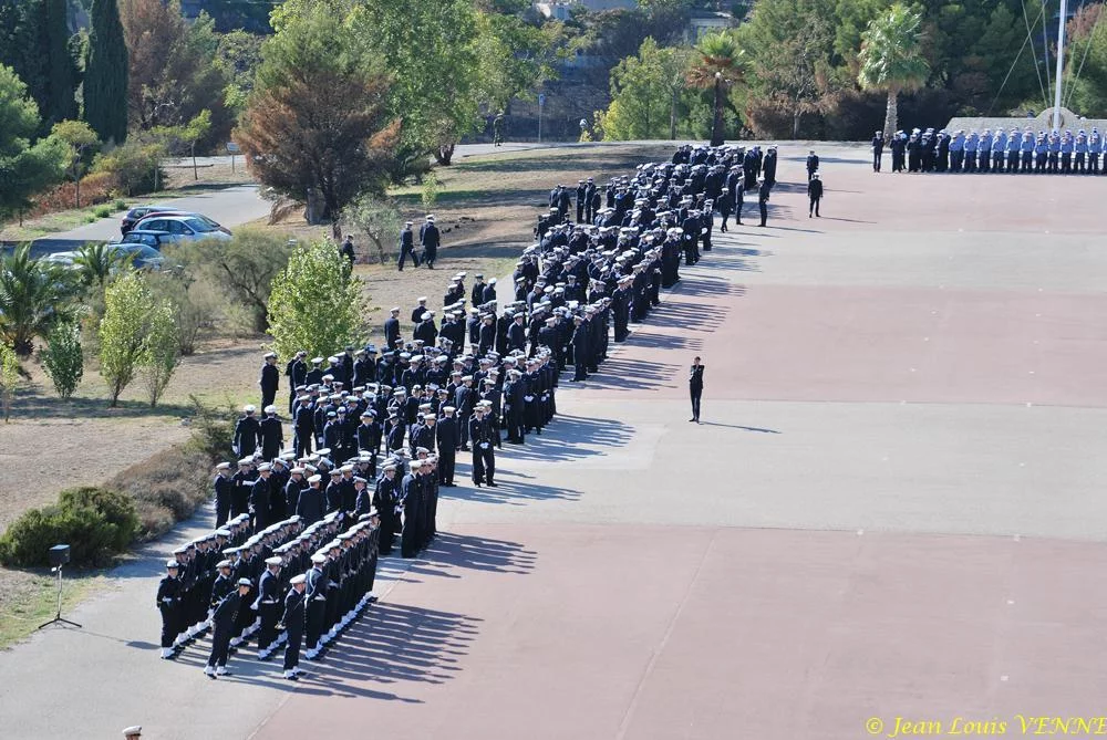 Présentation aux drapeaux du CIN Saint-Mandrier 
