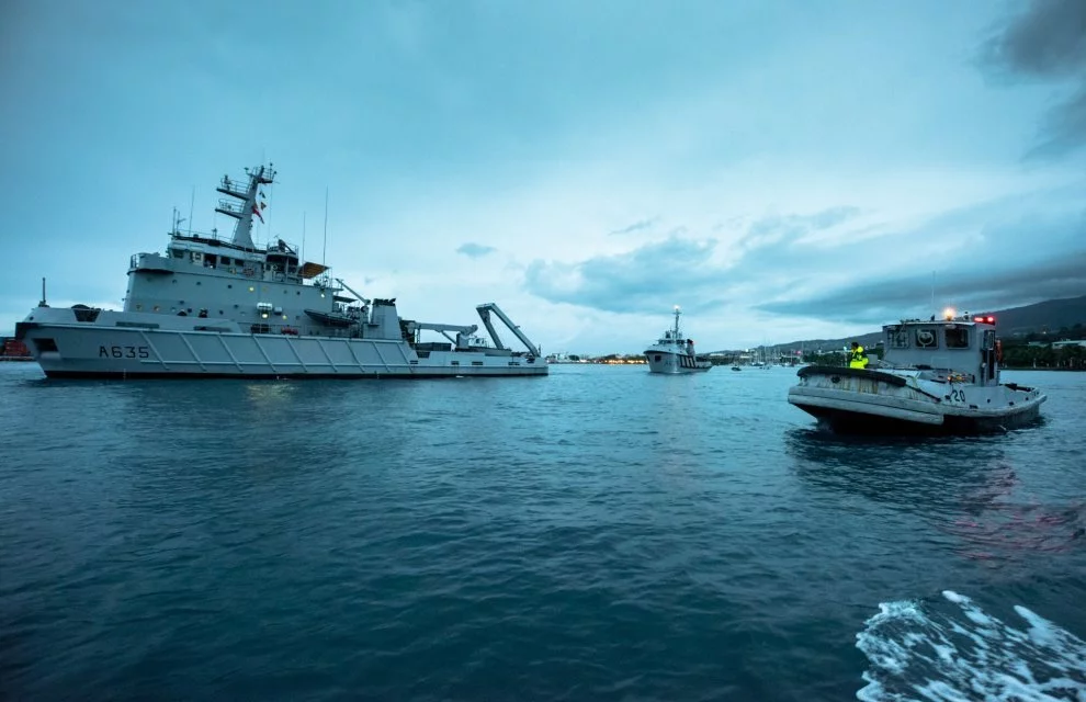 Le remorqueur-ravitailleur Revi quitte définitivement le port de Papeete
