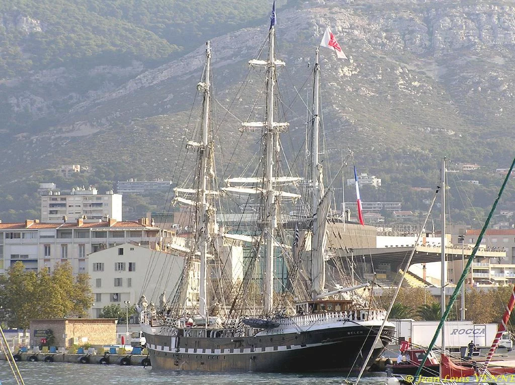 Le Bélem change de quai