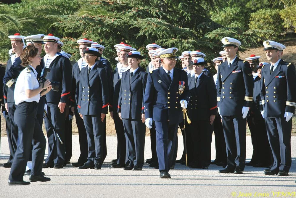 Présentation aux drapeaux du CIN Saint-Mandrier 
