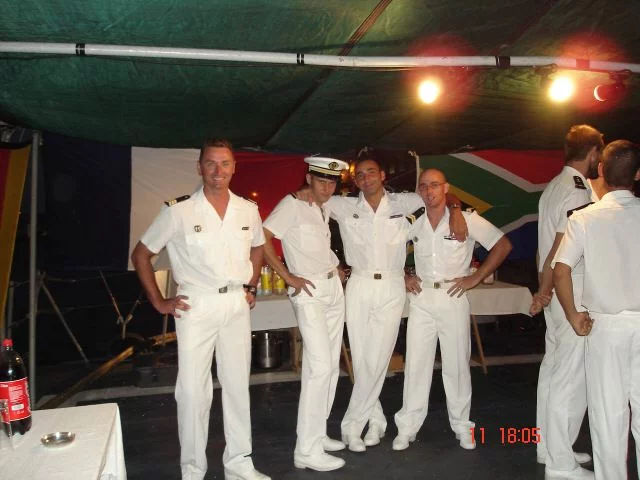 L'équipage s'amuse pendant le cocktail