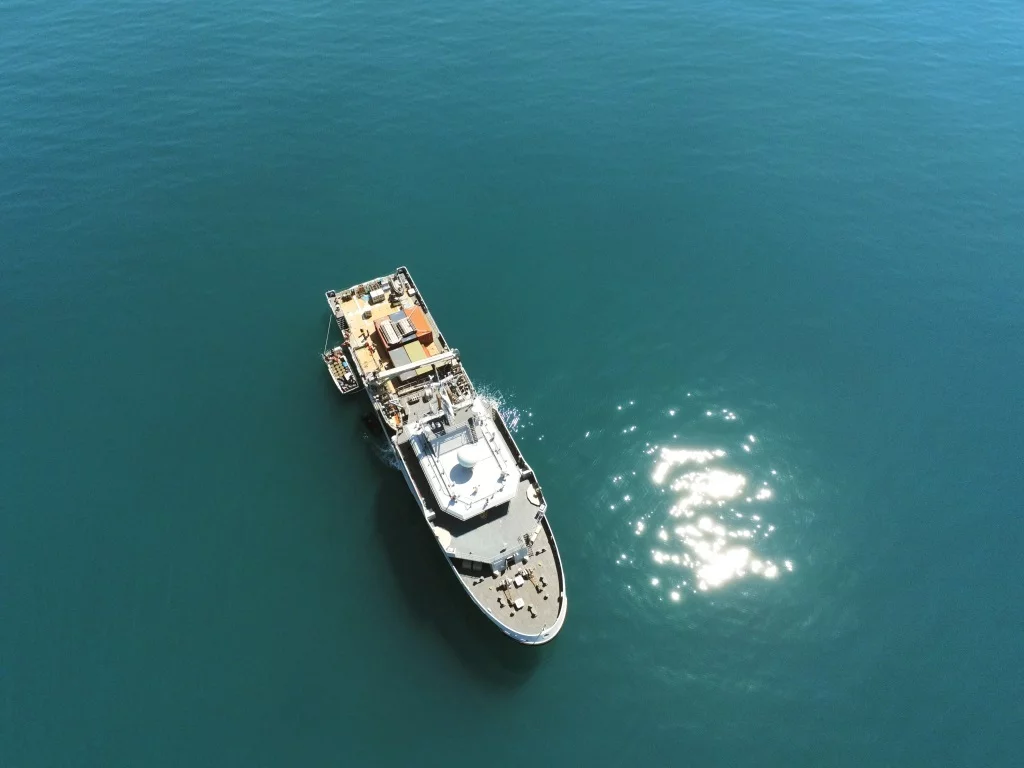 Le BSAOM Champlain au large de Juan de Nova