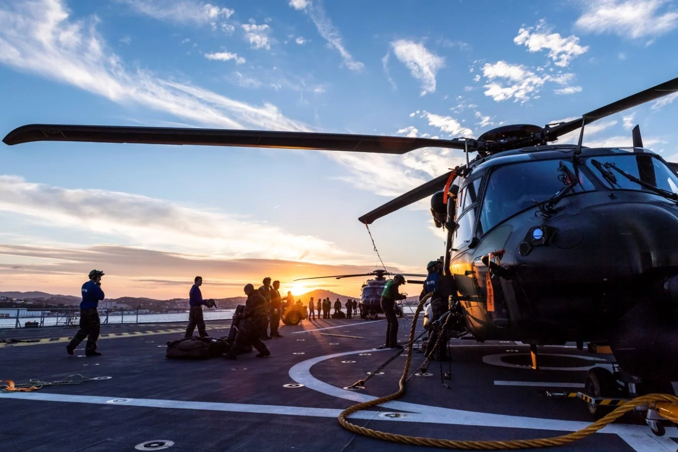 Sur le pont du BPC Dixmude