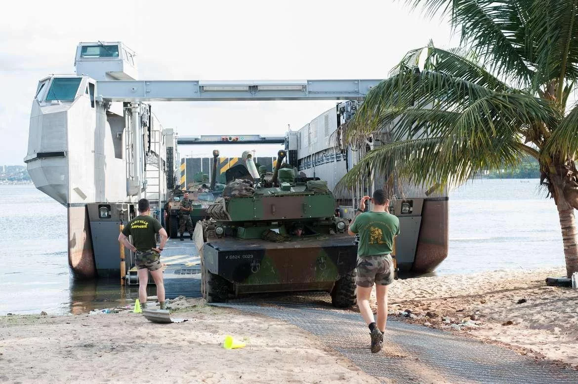 La batellerie du Mistral met à terre le Groupe tactique embarqué (GTE)