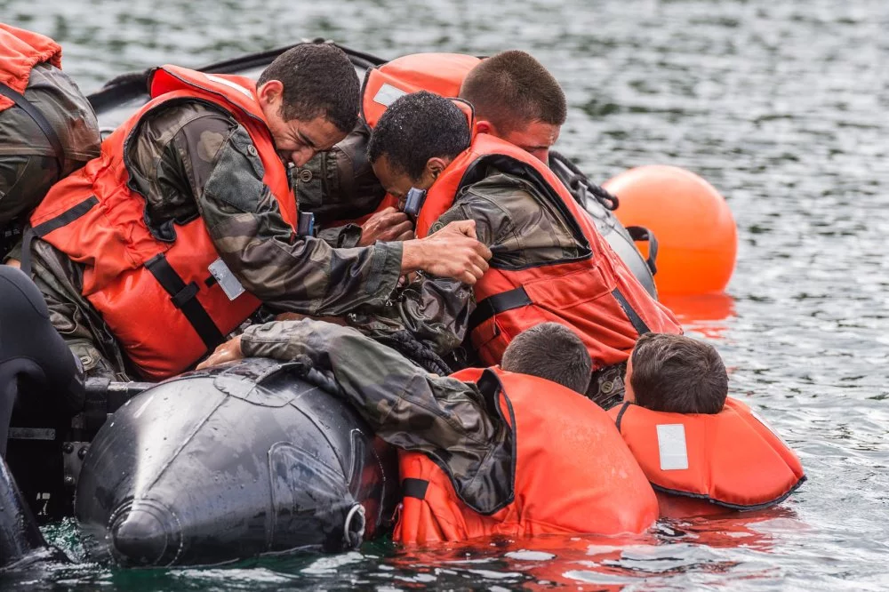 Exercice d’aguerissement pour les nouvelles promotions d’officiers de marine