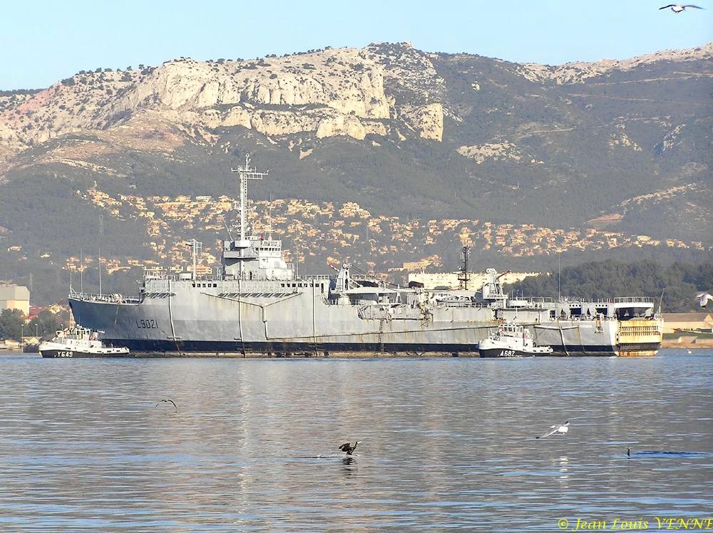 L'ex-Ouragan transféré dans le port de Bregaillon
