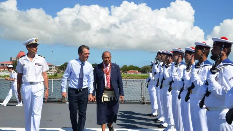 Accueil de personnalités tongiennes à bord de la frégate Lafayette