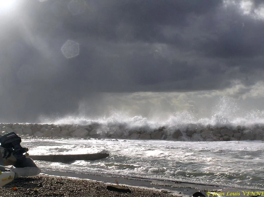 Mer agitée sur la plage de St-Elme
