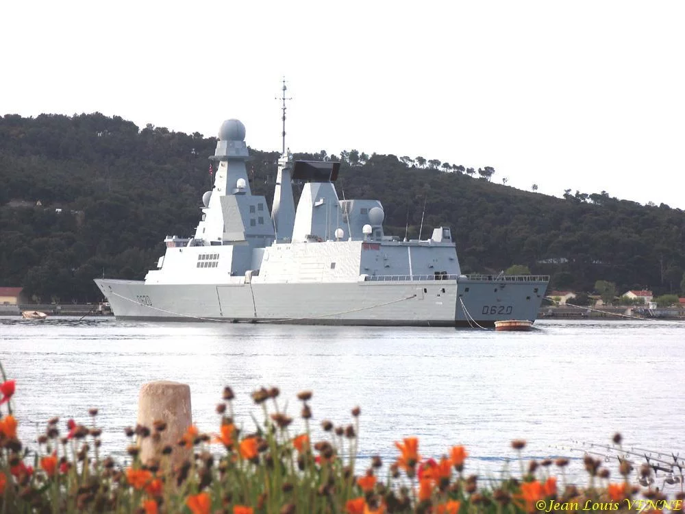 Le Forbin devant Tamaris