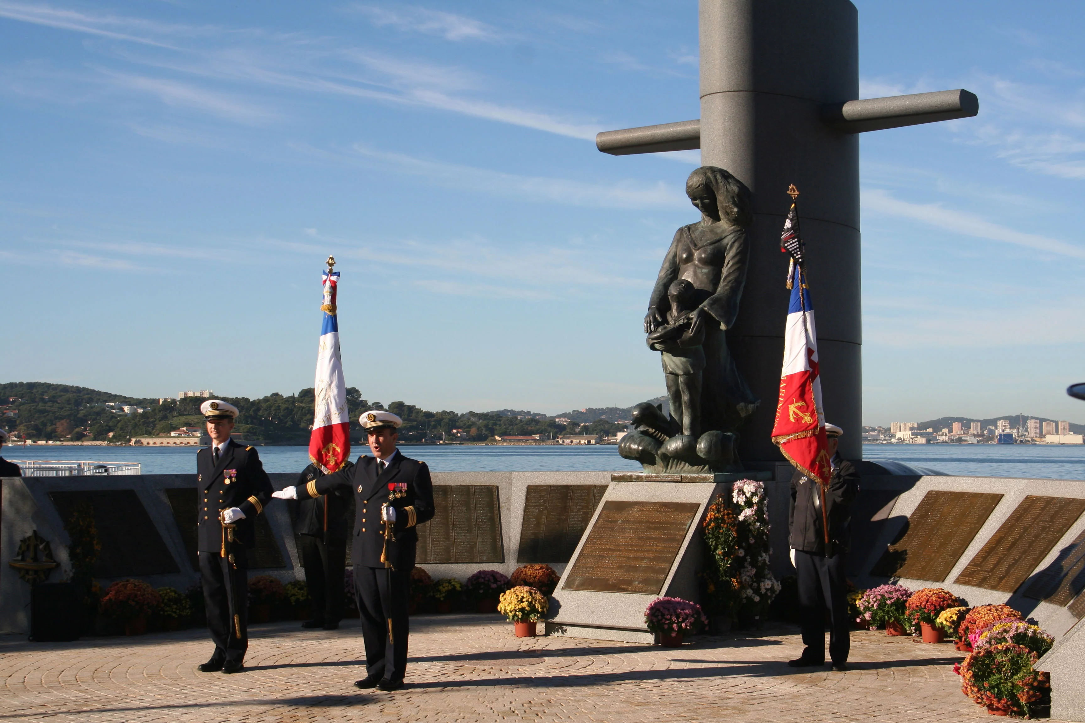 Le capitaine de vaisseau Stéphan Meunier fait reconnaître le nouveau commandant