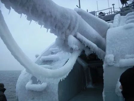 L'aviso PM L'Her recouvert de glace