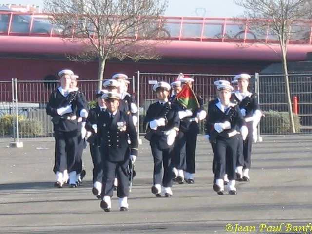 L'EV2 Sanglar Ã  la tÃªte de la garde d'honneur
