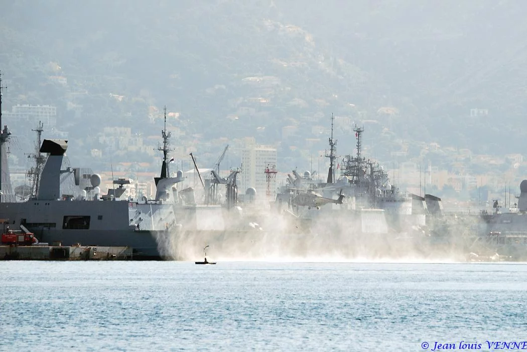 Appontage d’un NH90 sur le Chevalier-Paul