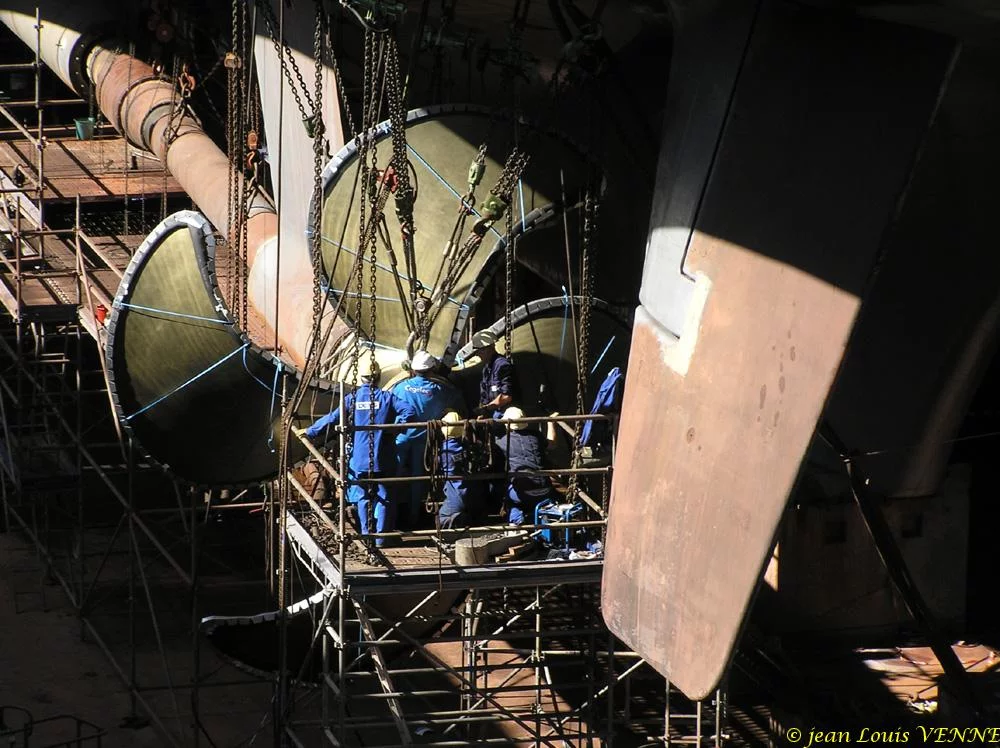 La seconde hélice du porte-avions