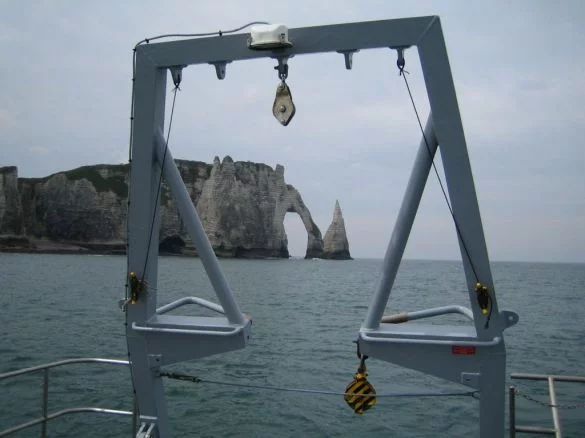 Toujours les falaises d'Etretat vues cette foic-ci depuis la plage arrière du PSS Coralline
