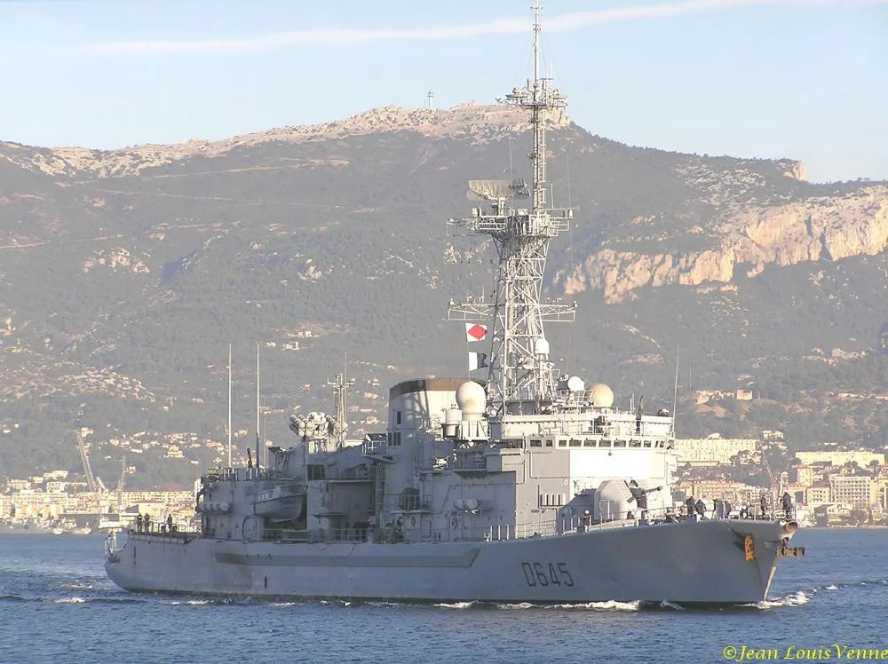 La frégate La Motte-Picquet quitte définitivement Toulon