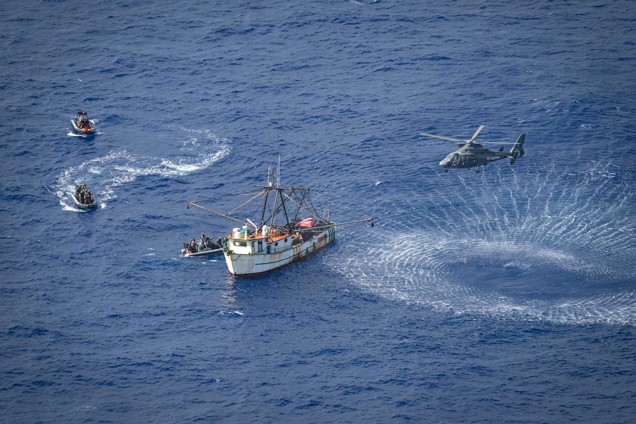 Un bateau de pêche intercepté au large des côtes d’Afrique de l’Ouest transporte 10t de cocaïne