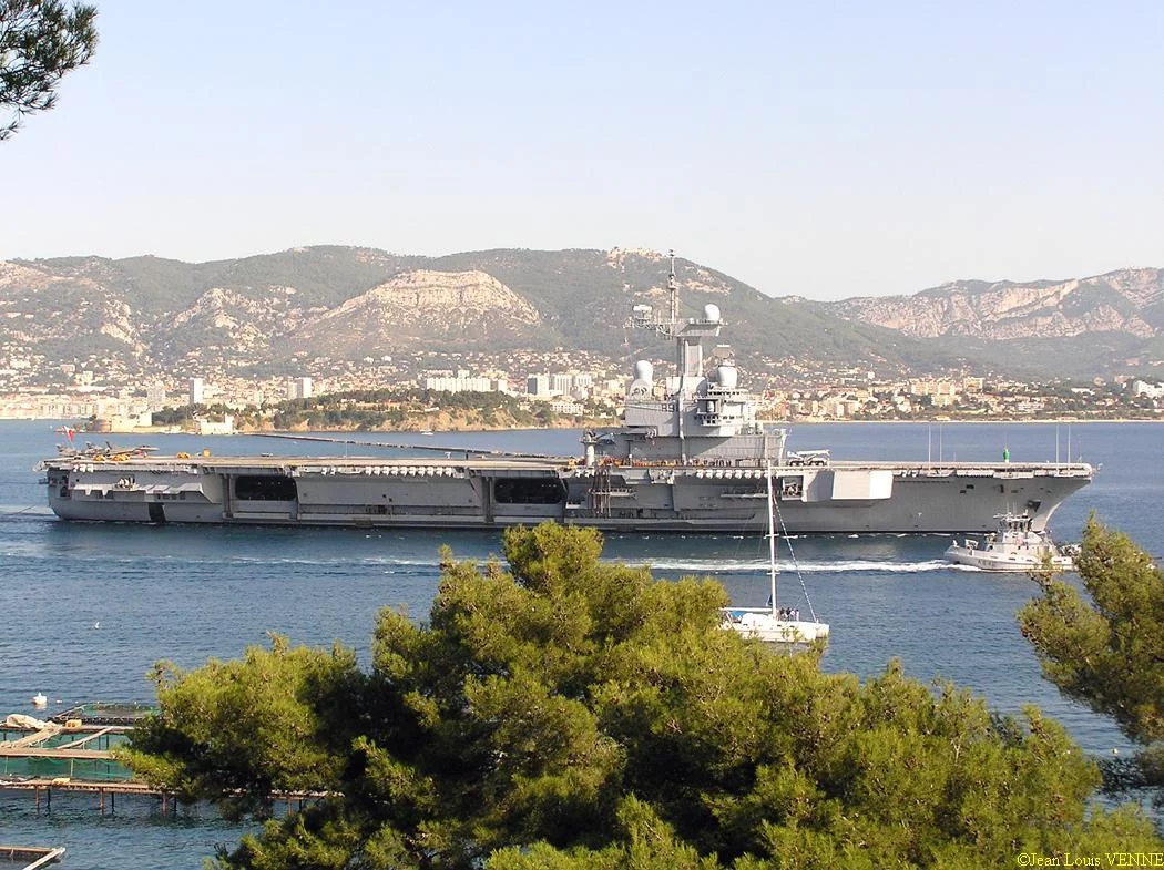 Le Charles de Gaulle prend la mer
