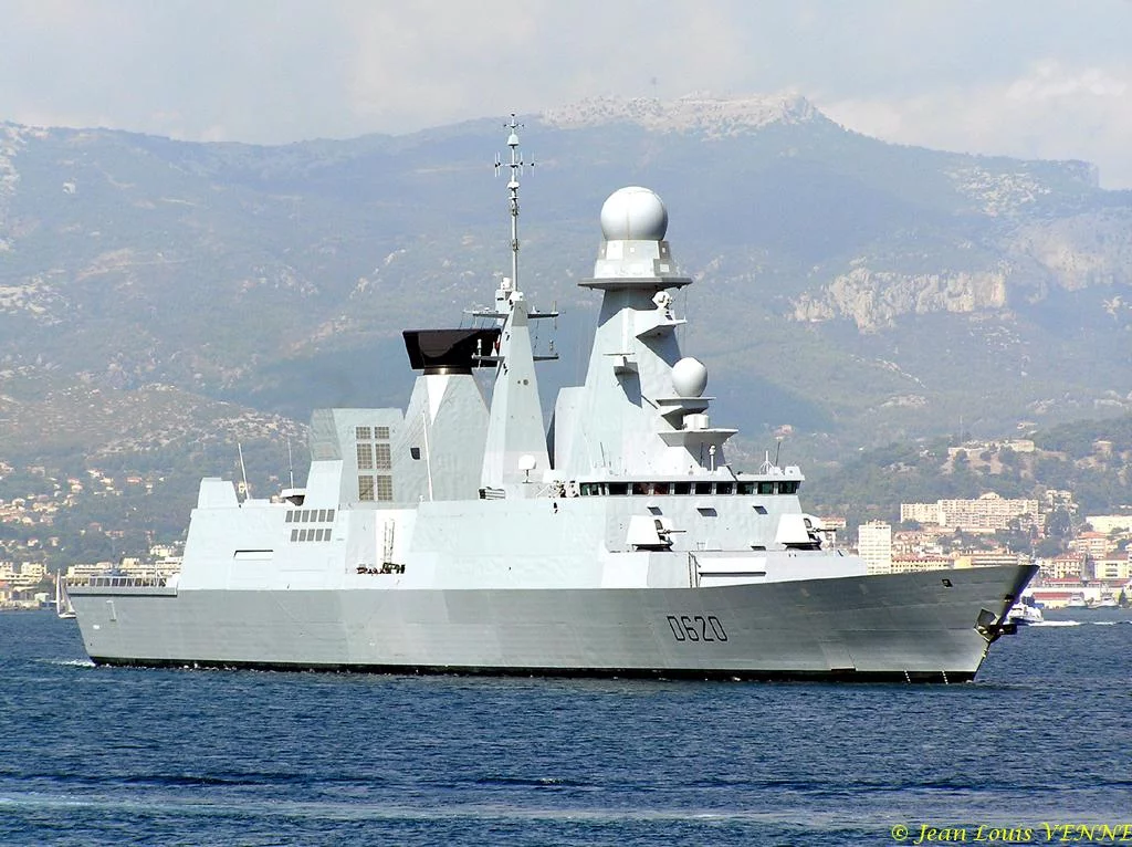 Le Forbin appareille de Toulon