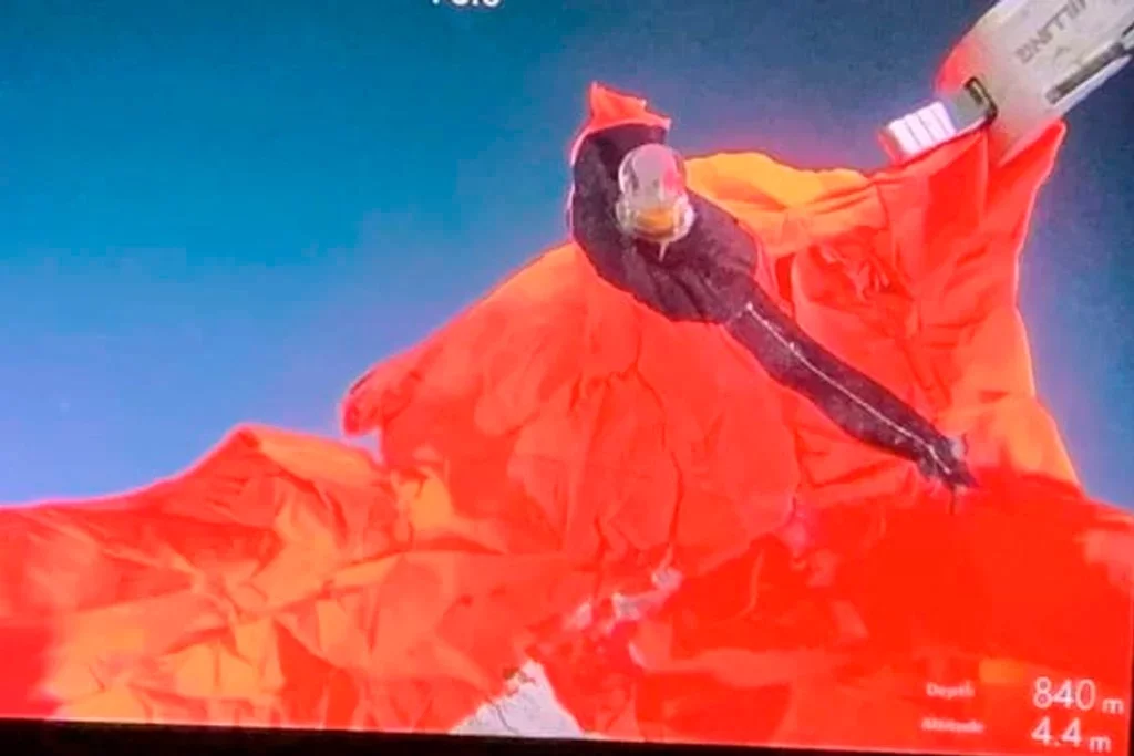 Une combinaison de sauvetage retouvée au fond