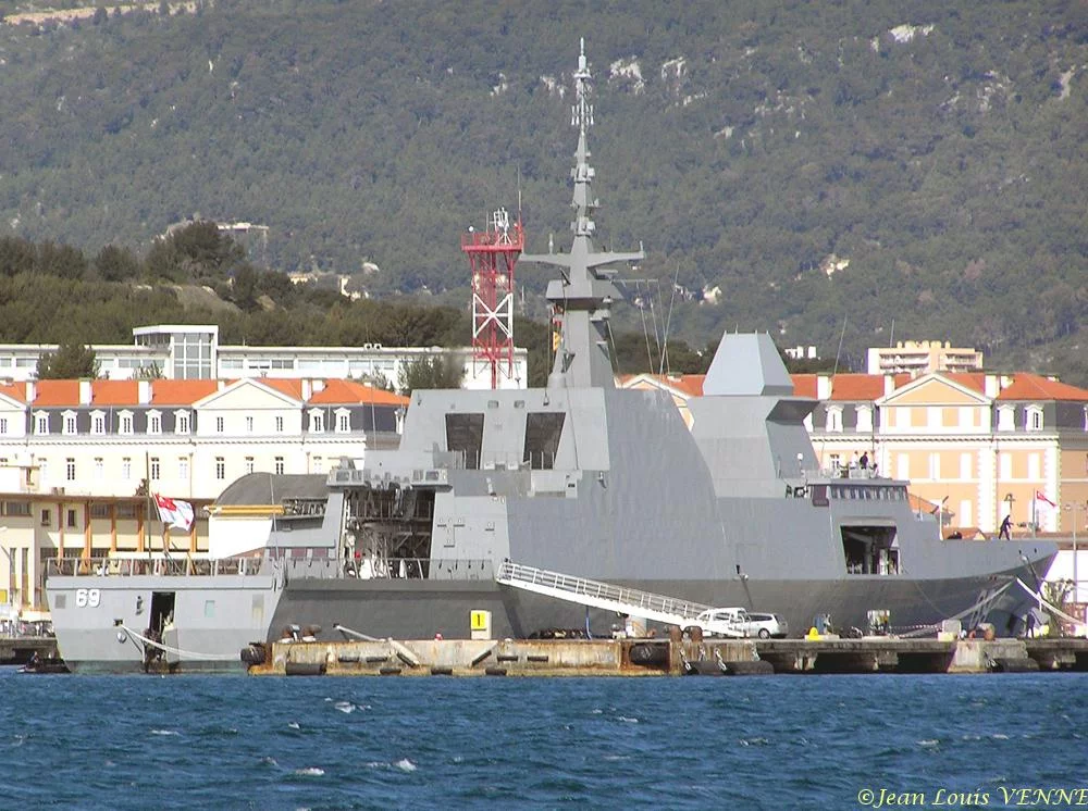 La frégate Singapourienne Intrepid Ã  Toulon