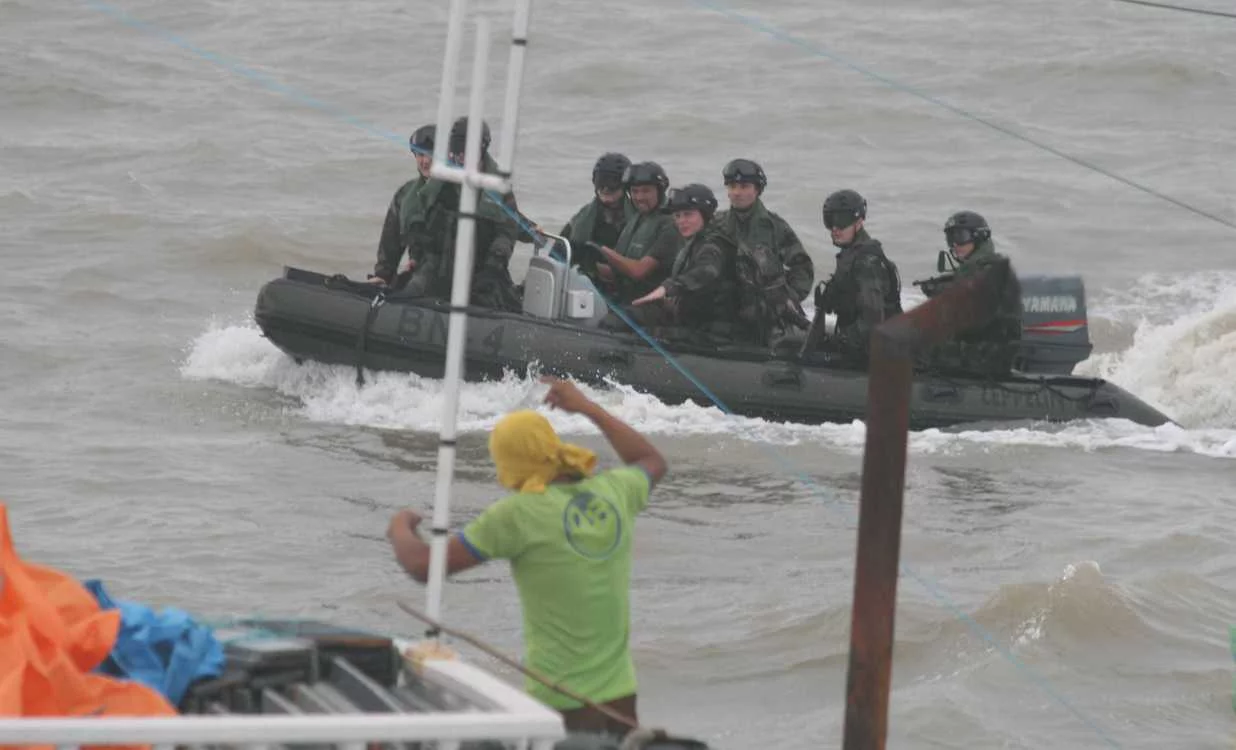 Des Brésiliens surexcités en ZEE française pour la première POLPECHE de l’année de La Capricieuse