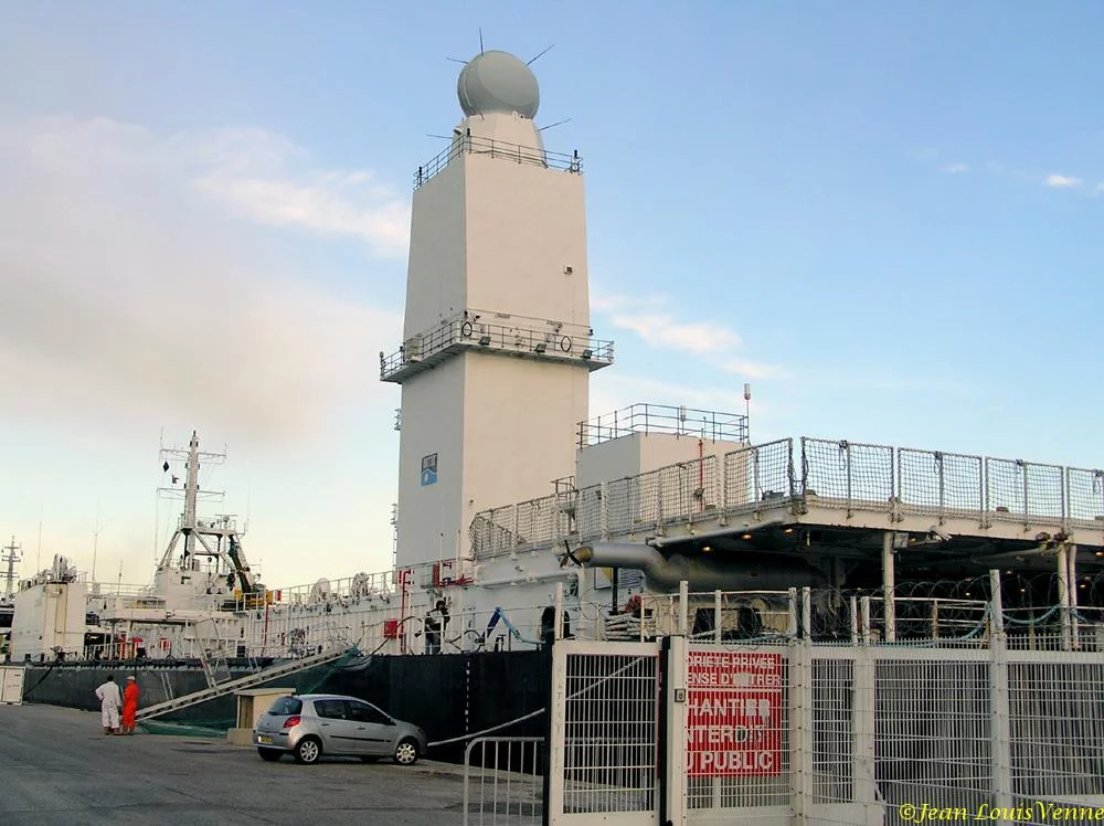 Un mÃ¢t de destroyer britannique Ã  la Seyne-sur-Mer